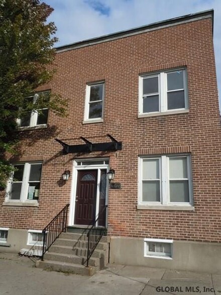 27 Lafayette St, Schenectady, NY 12305