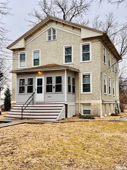 806 E Berrien St, Galesburg, IL 61401