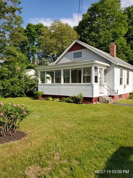 13 Locust St, Skowhegan, ME 04976