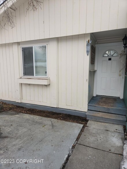 4220 Reka Dr, Anchorage, AK 99508