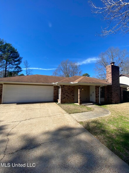 319 Red Oak Dr, Jackson, MS 39212