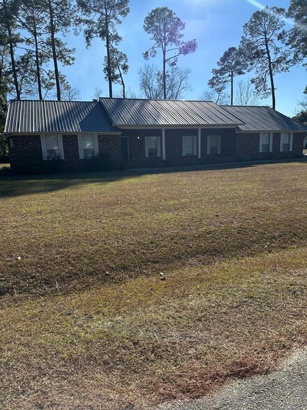 100 Kathy Cir, Douglas, GA 31533