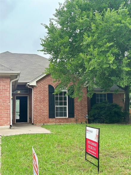 803 W Lonesome Dove Trail, Arlington, TX 76001