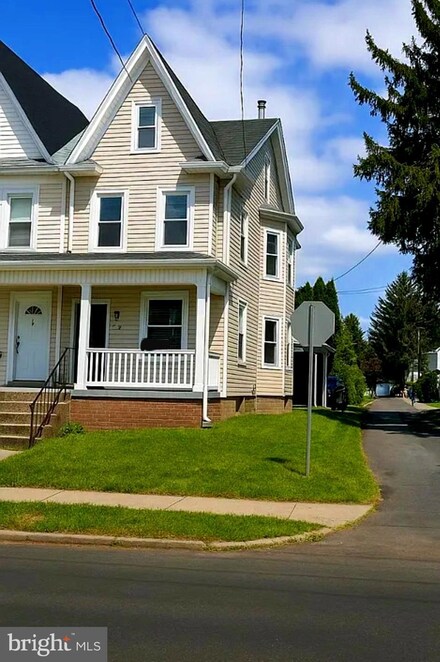 323 W Frack St, Frackville, PA 17931