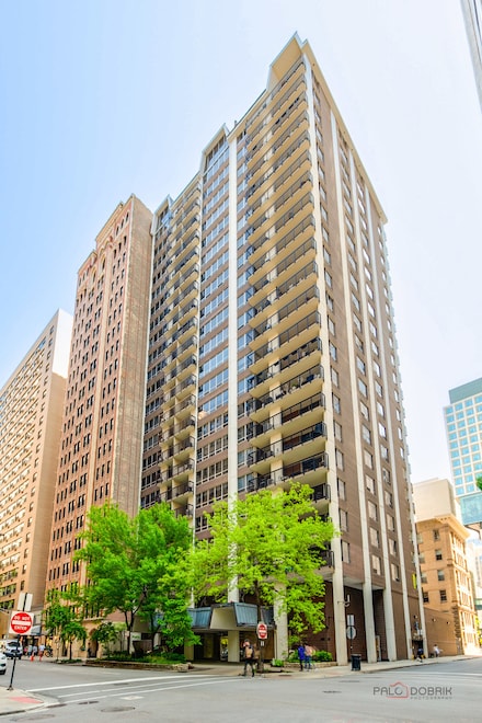 201 E Chestnut St Unit 3C, Chicago, IL 60611