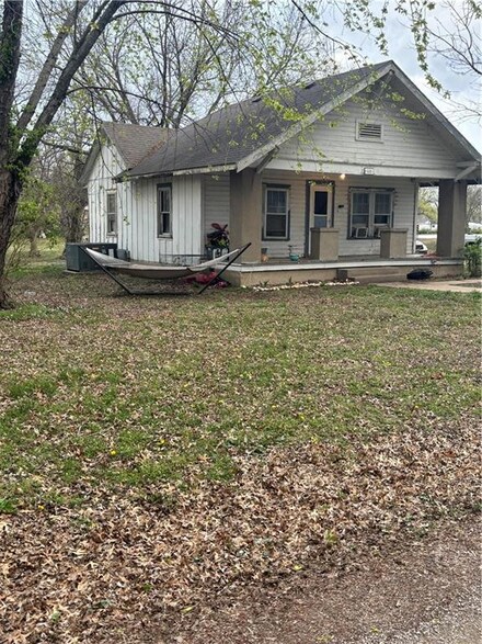 105 W 13th St, Pleasanton, KS 66075