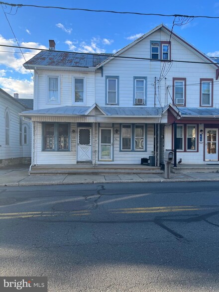 63 W Main St, Newmanstown, PA 17073