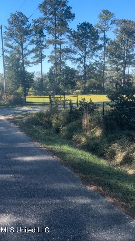 E 528 Rd, Kiln, MS 39556