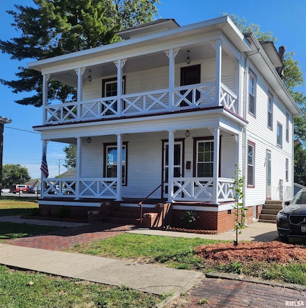114 S Vine St, Harrisburg, IL 62946
