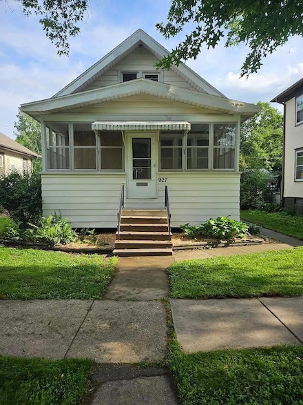 927 James Ave, Saint Paul, MN 55102