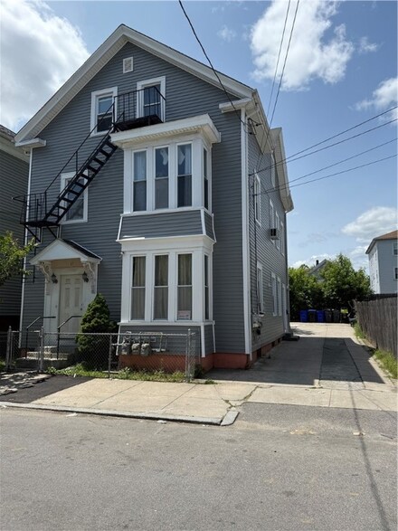 61 Bergen St, Providence, RI 02908