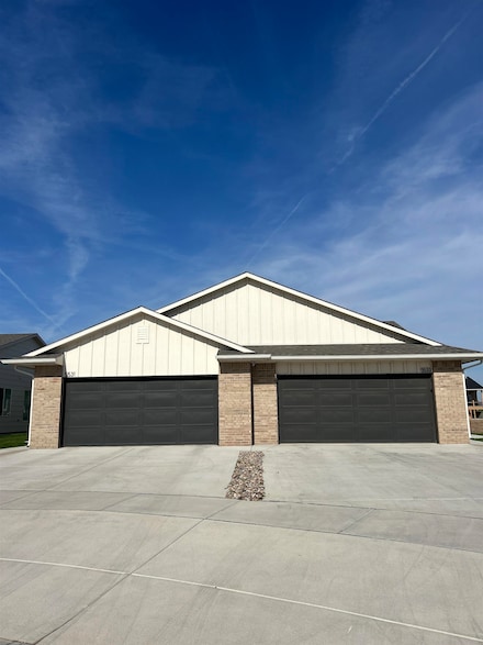 5531 N Sandkey Ct, Wichita, KS 67204