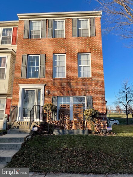 9734 Luguna Rd, Middle River, MD 21220