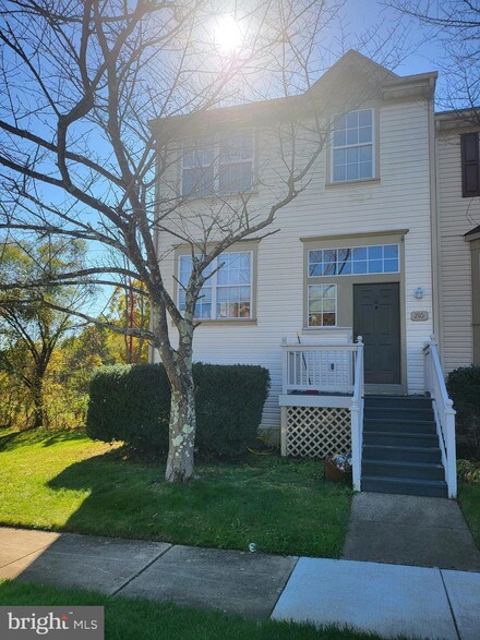 210 Heaton Ct, Purcellville, VA 20132