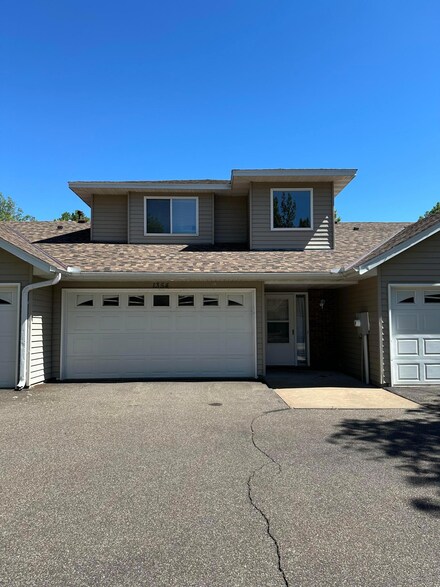 1354 Island Dr, Forest Lake, MN 55025