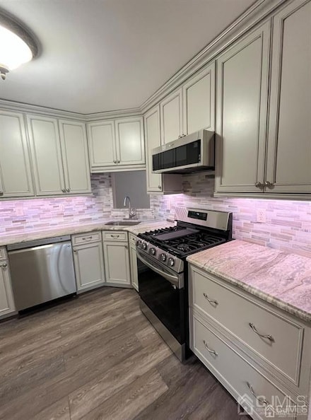 36 Chatham Square, Parlin, NJ 08859