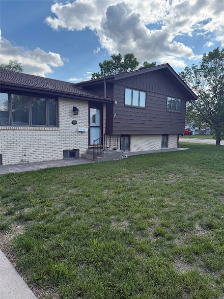 2302 E Fair St, Garden City, KS 67846