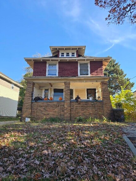 940 Madison Ave SE, Grand Rapids, MI 49507
