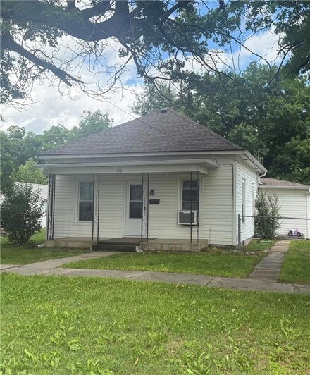 122 S Butler St, Erie, KS 66733