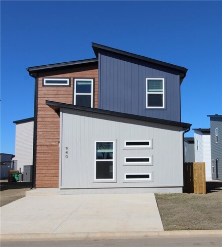 940 States Ave, Centerton, AR 72719