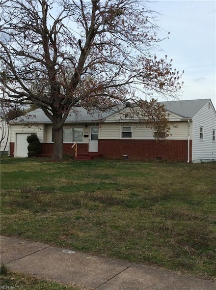 8236 Meadow Creek Rd, Norfolk, VA 23518