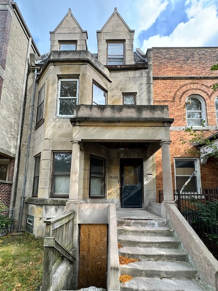 4205 S Prairie Ave, Chicago, IL 60653
