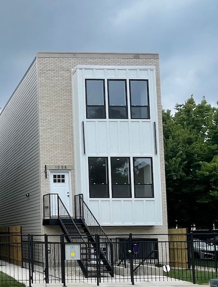 1058 N Central Park Ave Unit G, Chicago, IL 60651