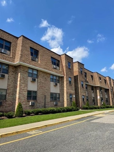 220 Meadow Ln Unit B9, Secaucus, NJ 07094