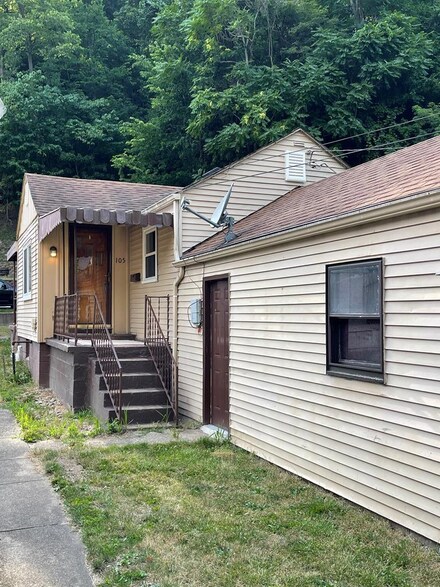 105 Roosevelt Ave, Benwood, WV 26031