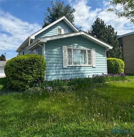 7012 Hall St, Holland, OH 43528