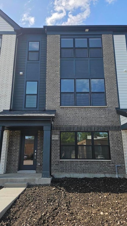 6433 Main St, Morton Grove, IL 60053