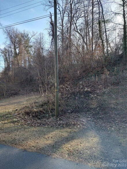12A 35th Ave NW, Hickory, NC 28601