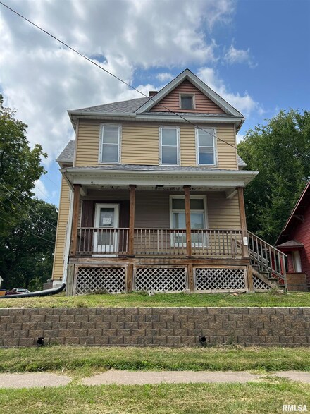 820 Warren St, Davenport, IA 52802