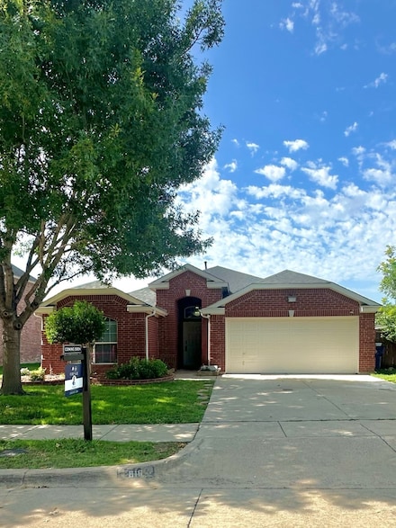 616 Kerry St, Crowley, TX 76036