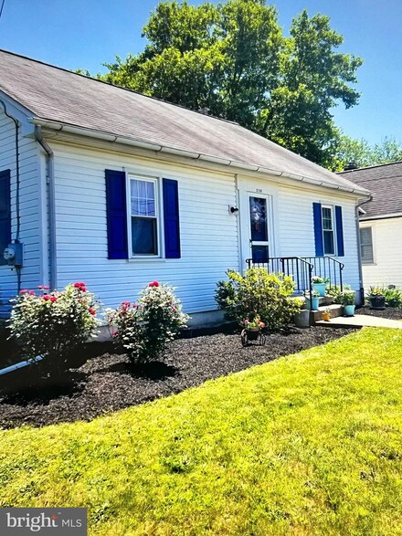 338 W Chestnut St, Souderton, PA 18964