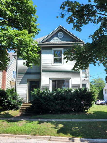 1219 State St, Saint Joseph, MI 49085