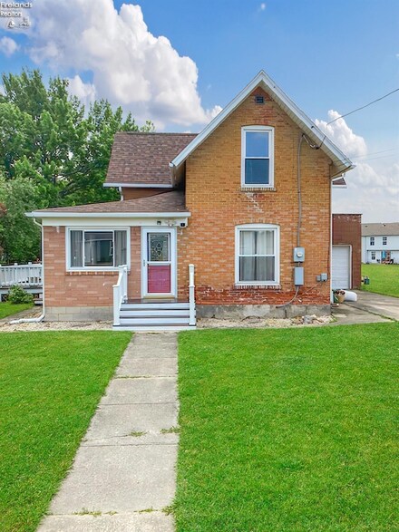 935 N Main St, Clyde, OH 43410
