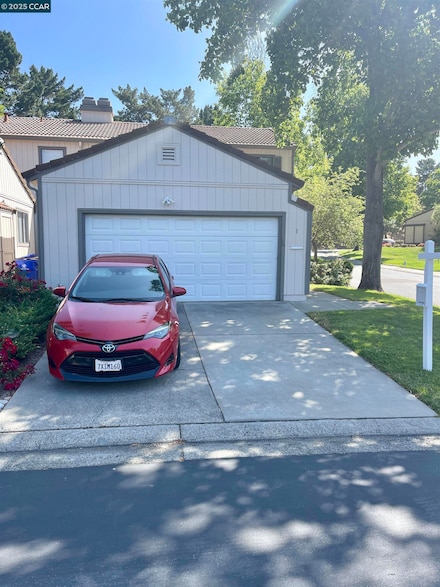 1 Bluff Ct, Hercules, CA 94547