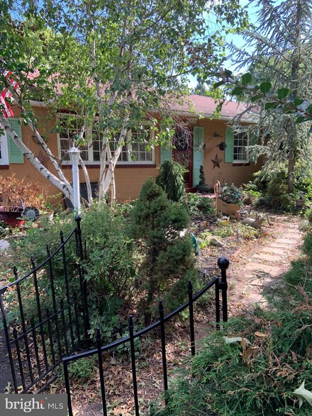 1119 W Thomas Rd, Lansdale, PA 19446