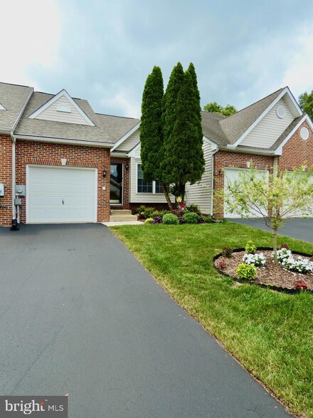 254 W Red Lion Dr, Bear, DE 19701