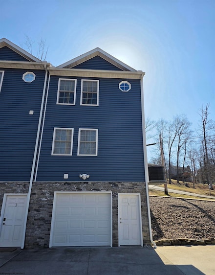 1 Windsor Dr, Bridgeport, WV 26330