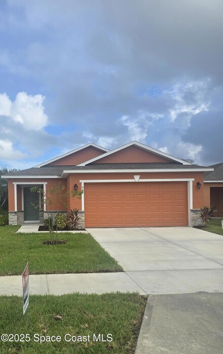 561 Richmond Cir SW, Palm Bay, FL 32908