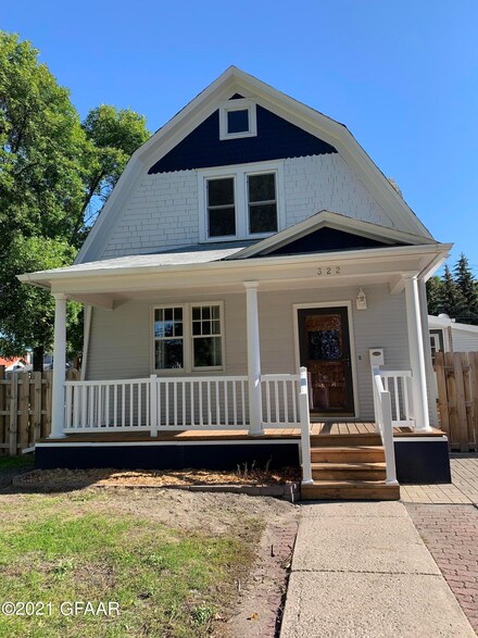 322 N 6th St, Grand Forks, ND 58203