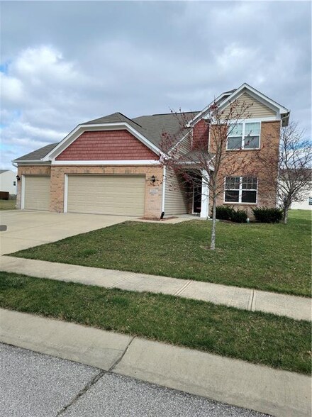 2221 Hanover Rd, Brownsburg, IN 46112