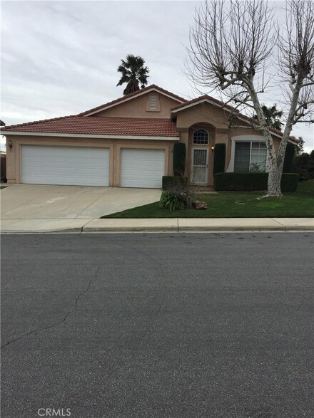14805 Bugle Ct, Fontana, CA 92336