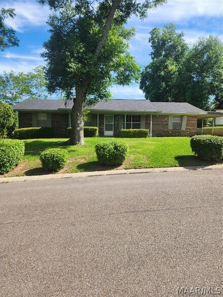 202 Thompson St, Enterprise, AL 36330
