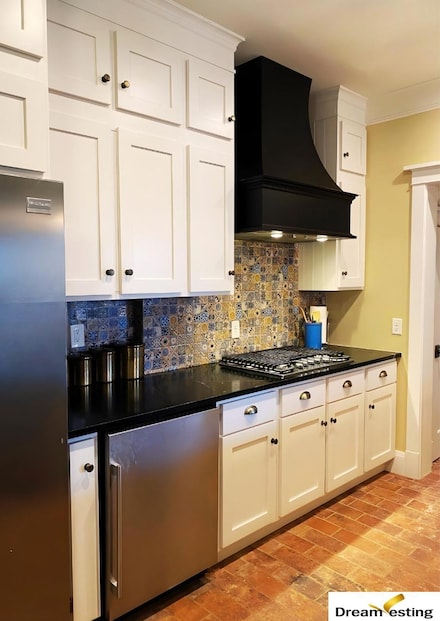 1742 S 32nd Ave, Omaha, NE 68105