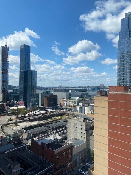 500 W 43rd St Unit 22A, New York, NY 10036