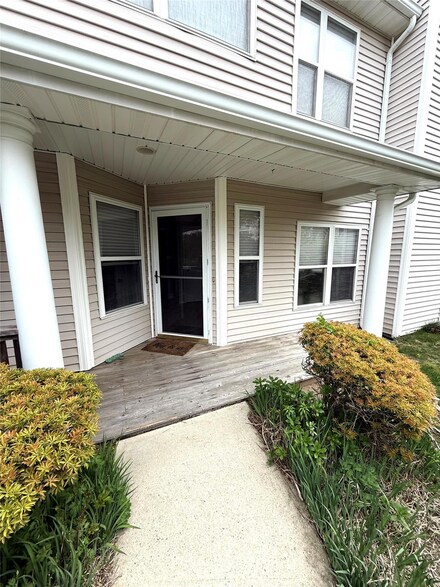 3001 Willow Pond Dr Unit 3001, Riverhead, NY 11901