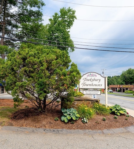 57 Decarolis Dr, Tewksbury, MA 01876